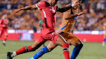 Con gol del portugués Paulinho, Toluca rescata empate ante Tigres en semifinal mexicana (Video)