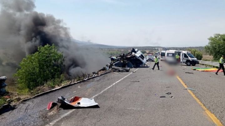 Mueren 21 personas en un accidente en la autopista Cuacnopalan-Oaxaca (Video)