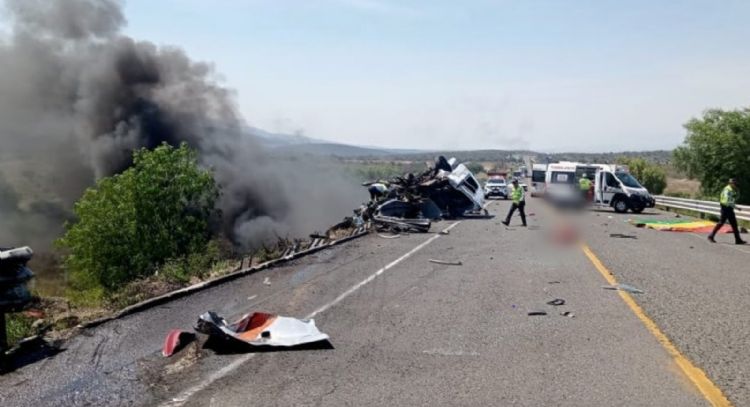 Mueren 21 personas en un accidente en la autopista Cuacnopalan-Oaxaca (Video)