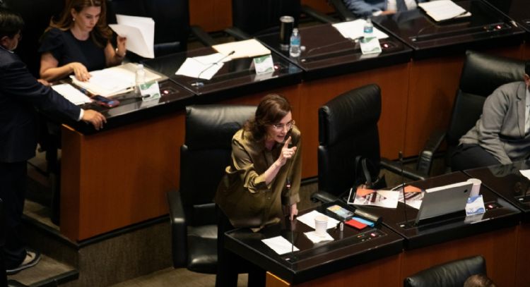 A gritos, Lilly Téllez exige a Fernández Noroña y a Adán Augusto que rindan cuentas