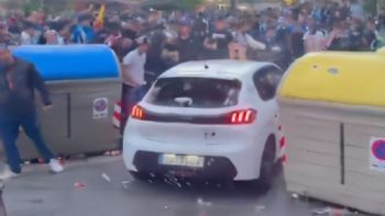Le opacan el título al Barca; atropellamiento masivo deja 13 heridos (Video)