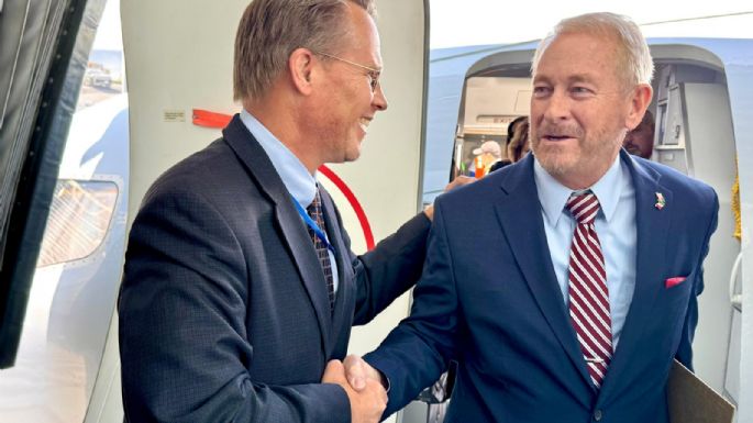 Ronald Johnson llega a México; el exjefe de la CIA que despachará desde la Embajada de EU