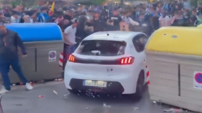 Le opacan el título al Barca; atropellamiento masivo deja 13 heridos (Video)