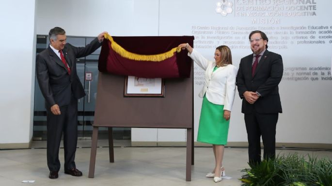 El magisterio es el eje y futuro del país: Américo