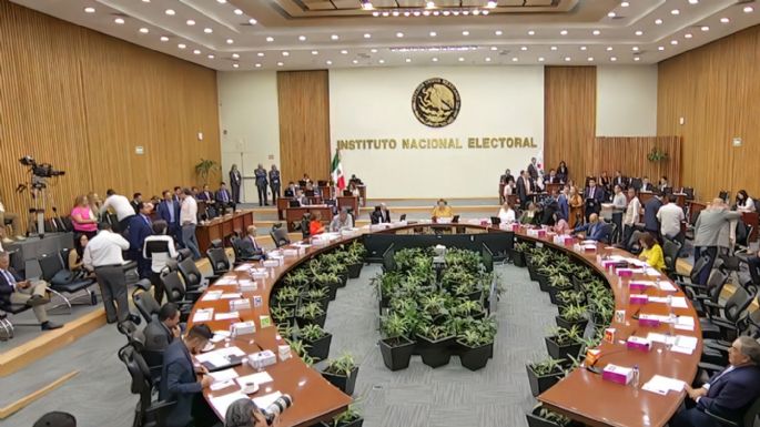 Tras elección judicial, renuncian dos directores de la Junta General del INE
