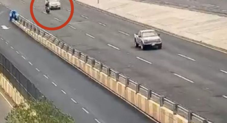 Video muestra a conductor arrollando a presuntos ladrones en Querétaro