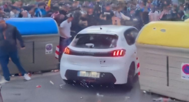 Le opacan el título al Barca; atropellamiento masivo deja 13 heridos (Video)