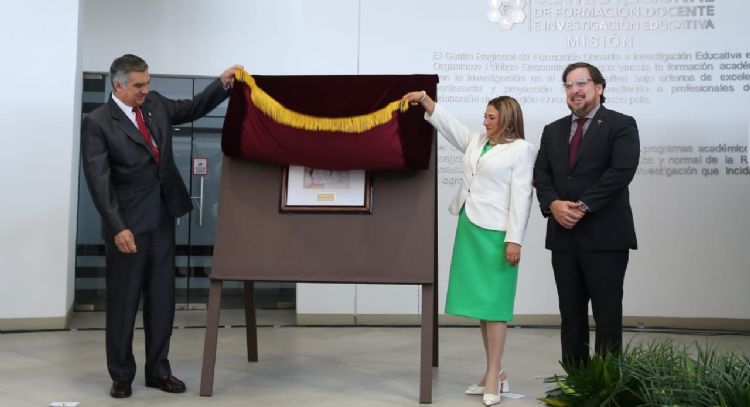 El magisterio es el eje y futuro del país: Américo