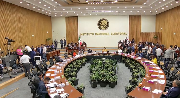 Tras elección judicial, renuncian dos directores de la Junta General del INE