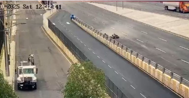Captan en VIDEO a conductor arrollando a presuntos ladrones en Querétaro