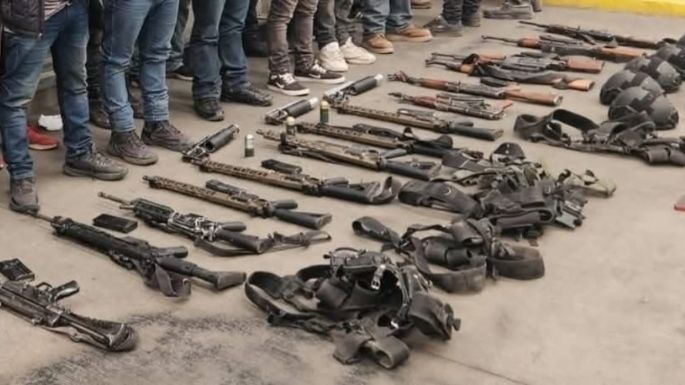 Juez vincula a 17 por portación de de armas exclusivas del Ejército en Michoacán