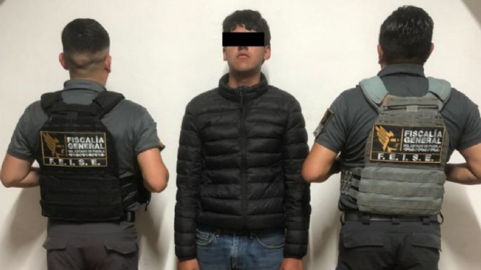 Catean casa del alcalde de Ahuazotepec, Puebla; hallan drogas, armas y detienen a su hijo
