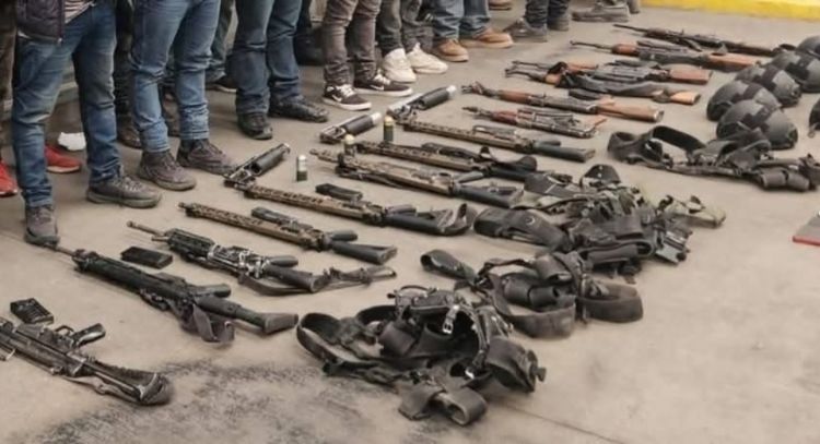Juez vincula a 17 por portación de de armas exclusivas del Ejército en Michoacán