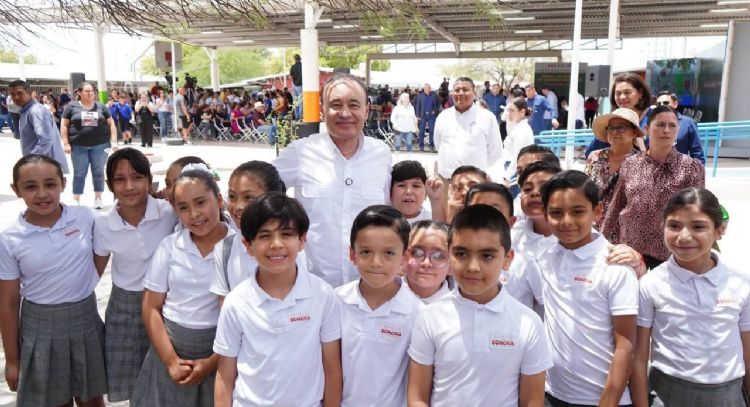 Gobernador Durazo garantiza entrega de uniformes gratuitos a más de 440 mil estudiantes