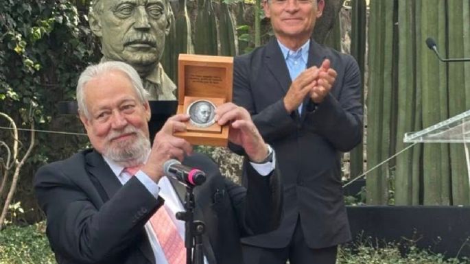 Entregan a Gonzalo Celorio “Medalla José Vasconcelos” del Seminario de Cultura Mexicana