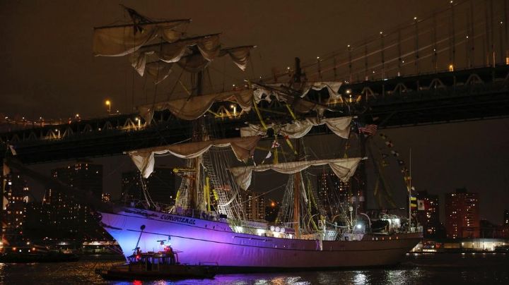 Buque Cuauhtémoc choca contra el puente de Brooklyn; hay 22 lesionados (Videos)