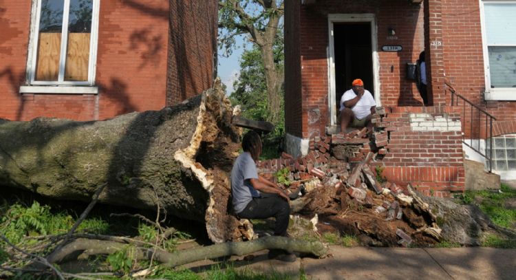 Oleada de tornados deja 16 muertos en Kentucky y Missouri