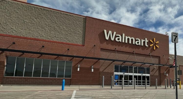 Trump advierte a Walmart no aumentar precios por aranceles, pero sí asumir costos de esos impuestos