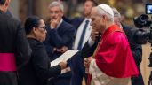 Foto ilustrativa de la nota titulada: Entregan al papa León XIV invitación para visitar México; el pontífice envió saludos a Sheinbaum: Segob