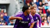 Foto ilustrativa de la nota titulada: Raúl Jiménez anota gol en la victoria 3-2 del Fulham ante el Brentford (Video)