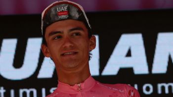 Isaac del Toro mantiene el liderato en el Giro de Italia tras etapa contrarreloj