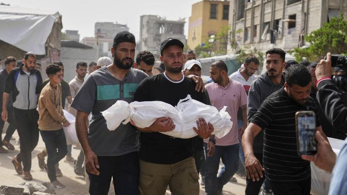 Ataques israelíes en Gaza matan a decenas y obligan a cerrar un importante hospital