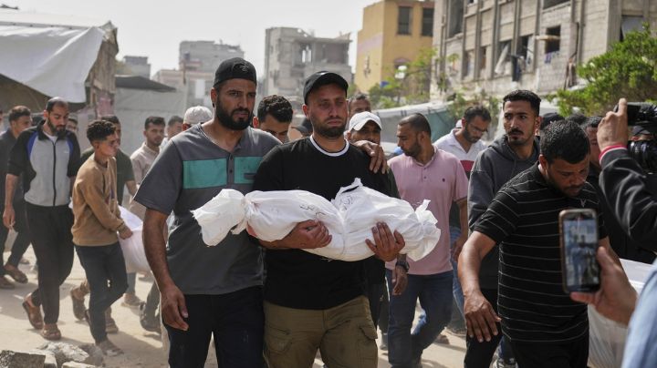 Ataques israelíes en Gaza matan a decenas y obligan a cerrar un importante hospital