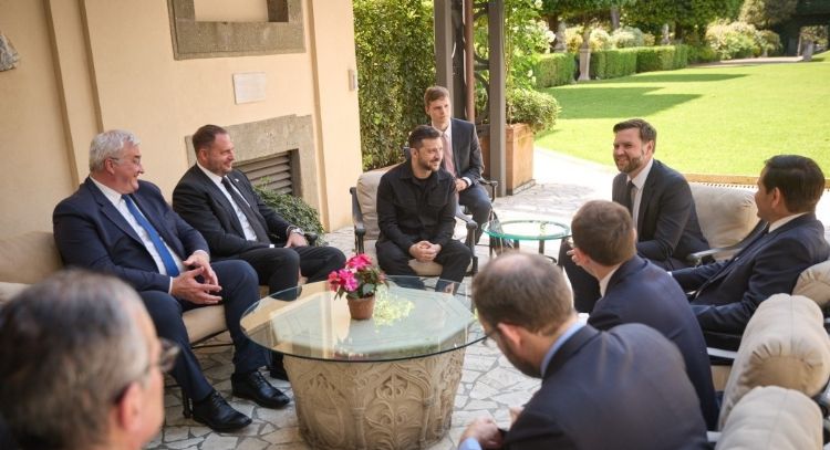 Zelenski se reúne con JD Vance por primera vez desde pelea en la Casa Blanca