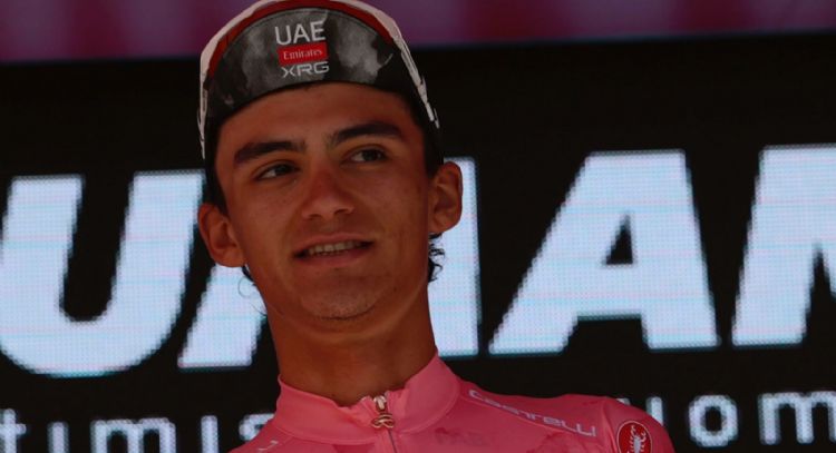 Isaac del Toro mantiene el liderato en el Giro de Italia tras etapa contrarreloj
