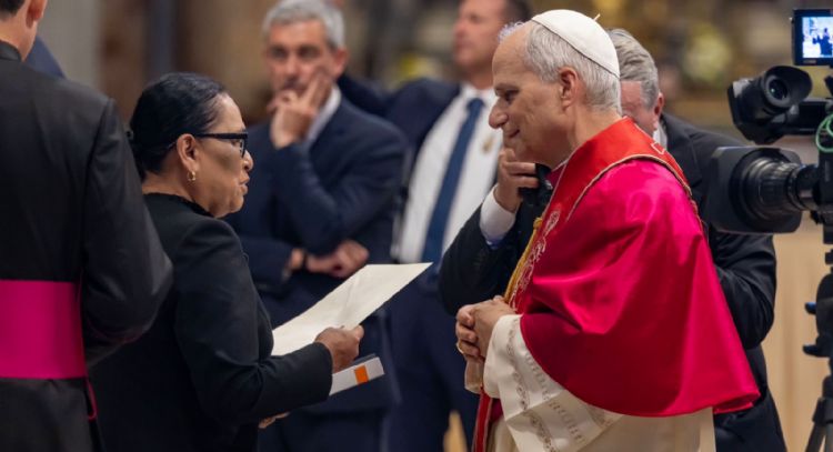 Entregan al papa León XIV invitación para visitar México; el pontífice envió saludos a Sheinbaum