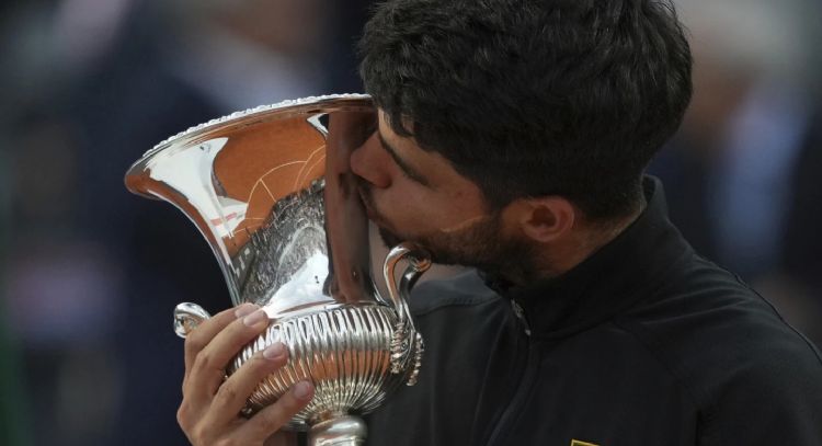 Alcaraz vence a Sinner y gana el Abierto de Italia