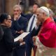 Entregan al papa León XIV invitación para visitar México; el pontífice envió saludos a Sheinbaum
