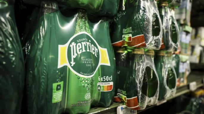 El gobierno francés encubrió el tratamiento ilegal del agua embotellada por parte de Nestlé