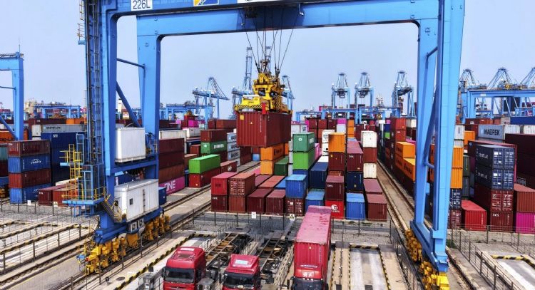 Economía china se desacelera por guerra comercial: afecta ventas minoristas, vivienda e inversión