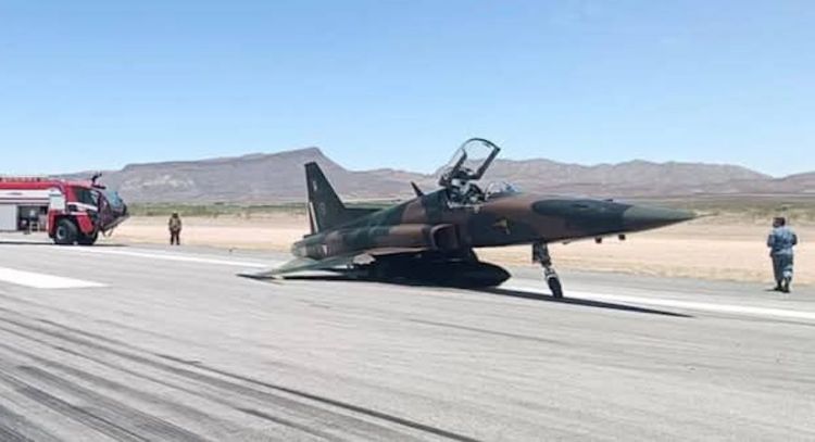 Aeronave militar sufre ponchadura al aterrizar en aeropuerto de Chihuahua