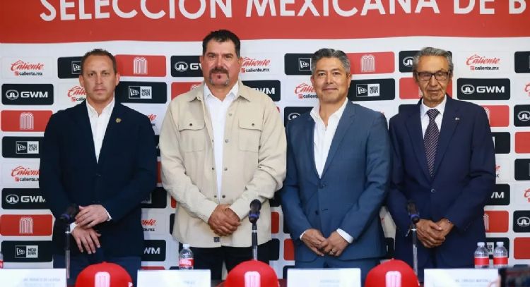 Presentan a Benjamín Gil como manager que dirigirá a la selección en el Clásico Mundial de Beisbol