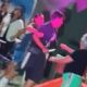 Amenazan con cuchillo a payaso durante show en Nuevo León (Video)
