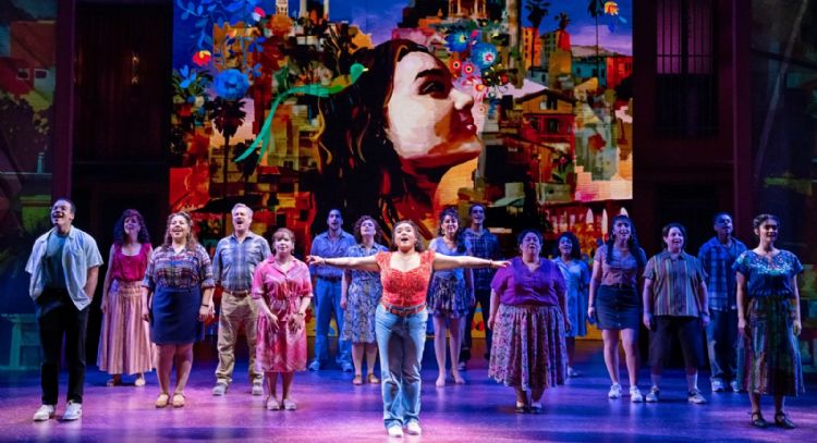 Obra chicana en Broadway, con la actriz Aline Mayagoitia, le habla a Trump sobre migración (Video)
