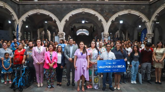 Gobernadora de Aguascalientes y Fundación Telmex-Telcel entregan becas
