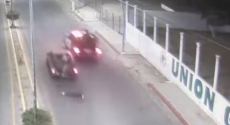 Normalistas eran perseguidos por policías, uno cayó y murió; FGE recoge evidencias tres días después
