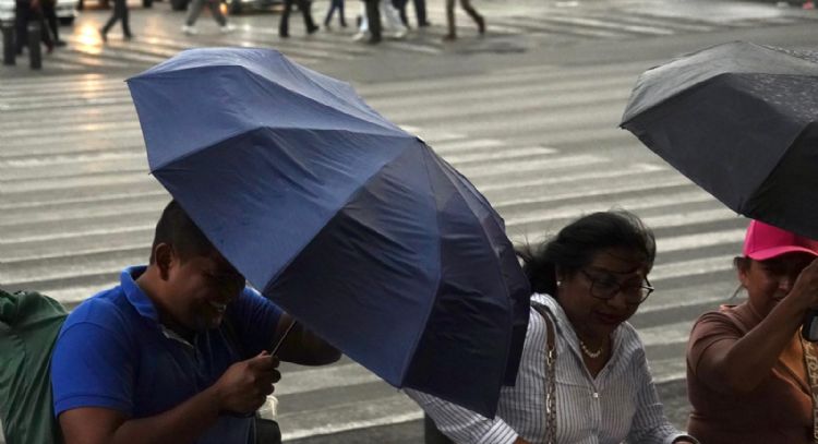 Llega la primera onda tropical; chubascos y lluvias fuertes afectarán a 27 estados el miércoles