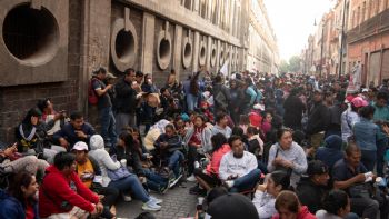 Maestros de la CNTE bloquean accesos a Palacio Nacional; mañanera de Sheinbaum va por redes