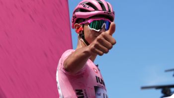 Isaac del Toro suma tercer podio y sigue de líder en el Giro de Italia después de 11 etapas