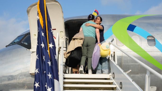 Primer vuelo con “autodeportados” de EU llega a Honduras