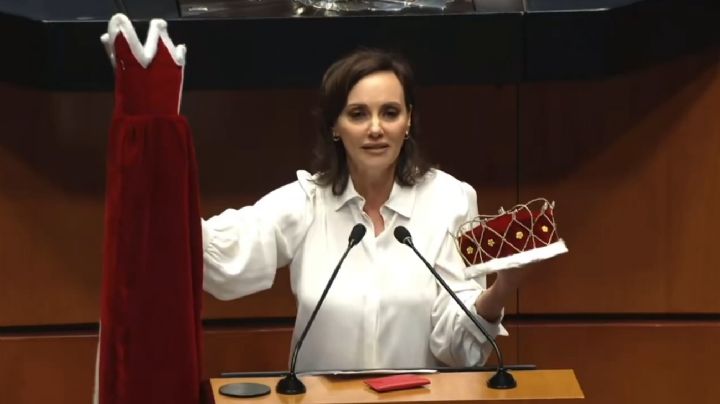 Lilly Téllez regala corona, capa y cetro al “reyezuelo” Fernández Noroña (Video)