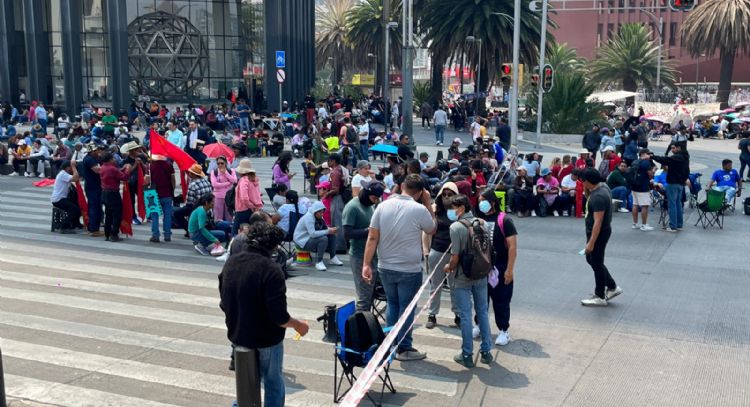 CNTE colapsa Reforma y bloquea embajada de EU; estas son las alternativas viales