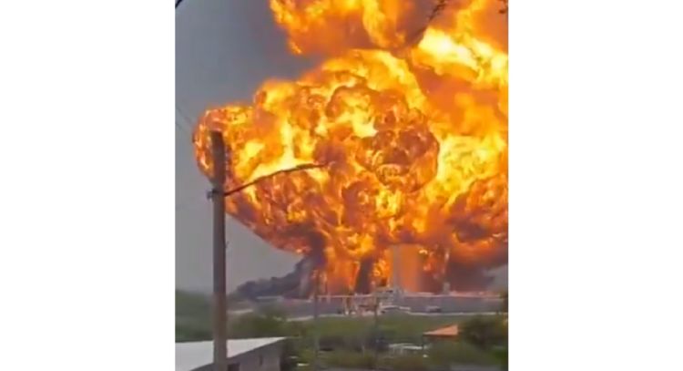 Captan fuerte explosión en una destiladora de diésel de Cadereyta, Nuevo León (Videos)