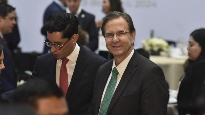 Esteban Moctezuma celebra que cámara baja de EU avaló impuesto de 3.5% a remesas