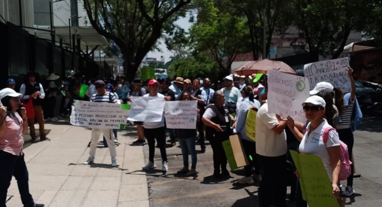Trabajadores del IFT protestan en el Senado para exigir garantías laborales (Video)