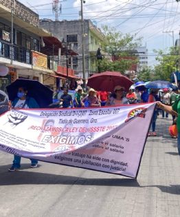 La CETEG colapsa el tráfico en Chilpancingo y bloquea la carretera Acapulco-Pinotepa Nacional